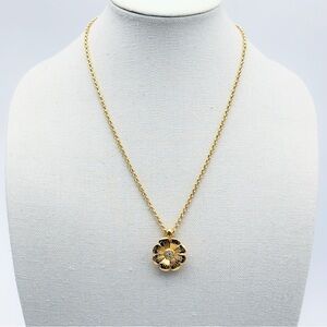 Gold Flower Pendant Necklace